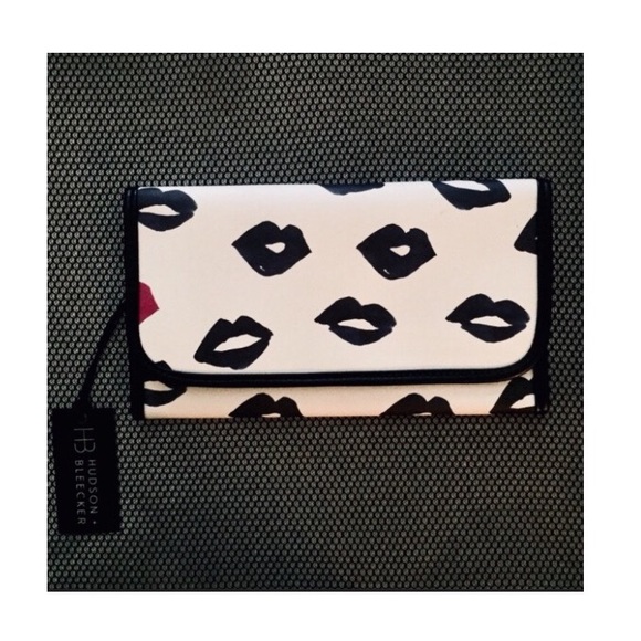 NWT Trifold Lip Print Makeup Bag - Picture 5 of 8